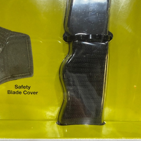 NEW IN BOX Protocol 5-in-1 Ax/Wrench Multi Tool - Black - Picture 7 of 12